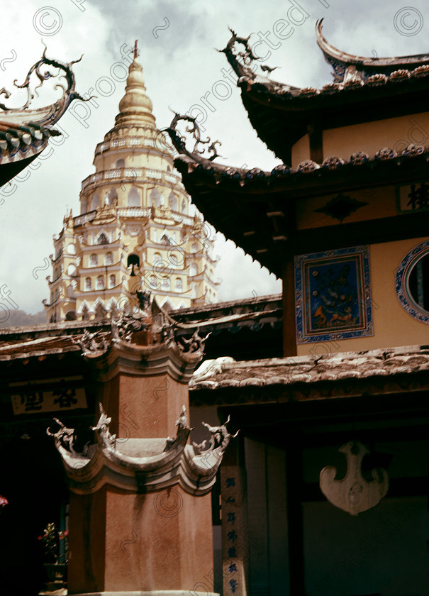PMR.PN-14 
 Malaya, Penang Island 1959: Ayer Itam Buddhist Temple - view of the pagoda from the courtyard. 
 Keywords: British colonies, nostalgia, historic, island, tropics, Far East