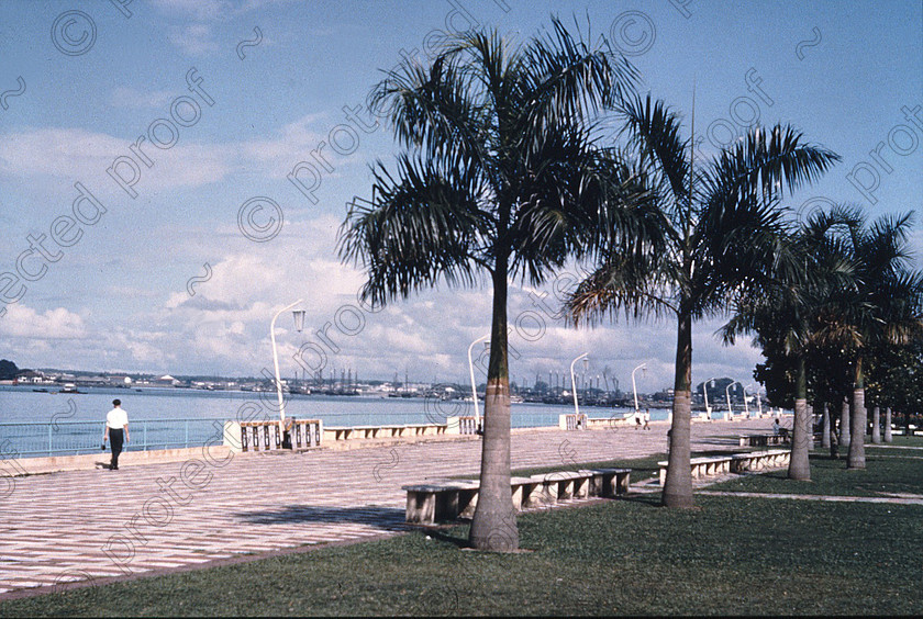 PMR.SP-02 
 Singapore 1958: Queen Elizabeth Walk, laid out for the queen's coronation. (Now inland due to areas of reclaimed land). 
 Keywords: British colonies, Far East, tropics, island, historic, nostalgia
