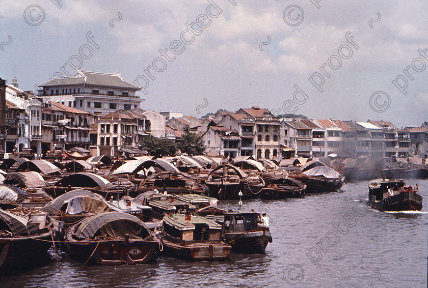 PMR.SP-07 
 Singapore 1958: trading barges moored in Singapre River Basin, with the green-roofed Bank of China Building in the background. 
 Keywords: British colonies, nostalgia, historic, island, tropics, Far East