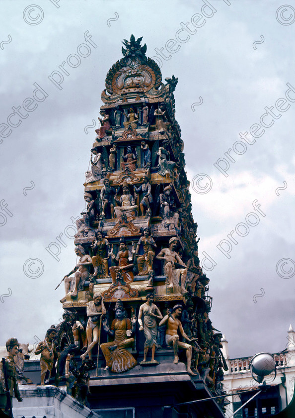 PMR.SP-17 
 Singapore 1958: colourful figures on the "gopuram" of the Sri Mariamman Hindu Temple in South Bridge Road. 
 Keywords: British colonies, nostalgia, historic, island, tropics, Far East